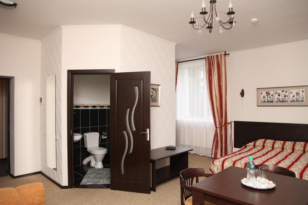 Florentina Hotel Edinet Phòng bức ảnh