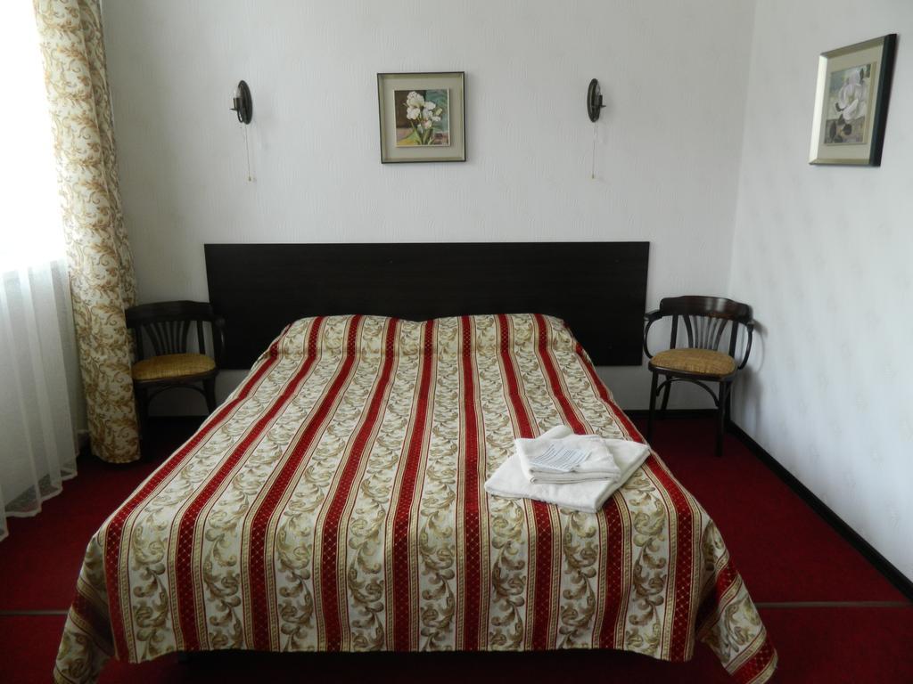 Florentina Hotel Edinet Phòng bức ảnh
