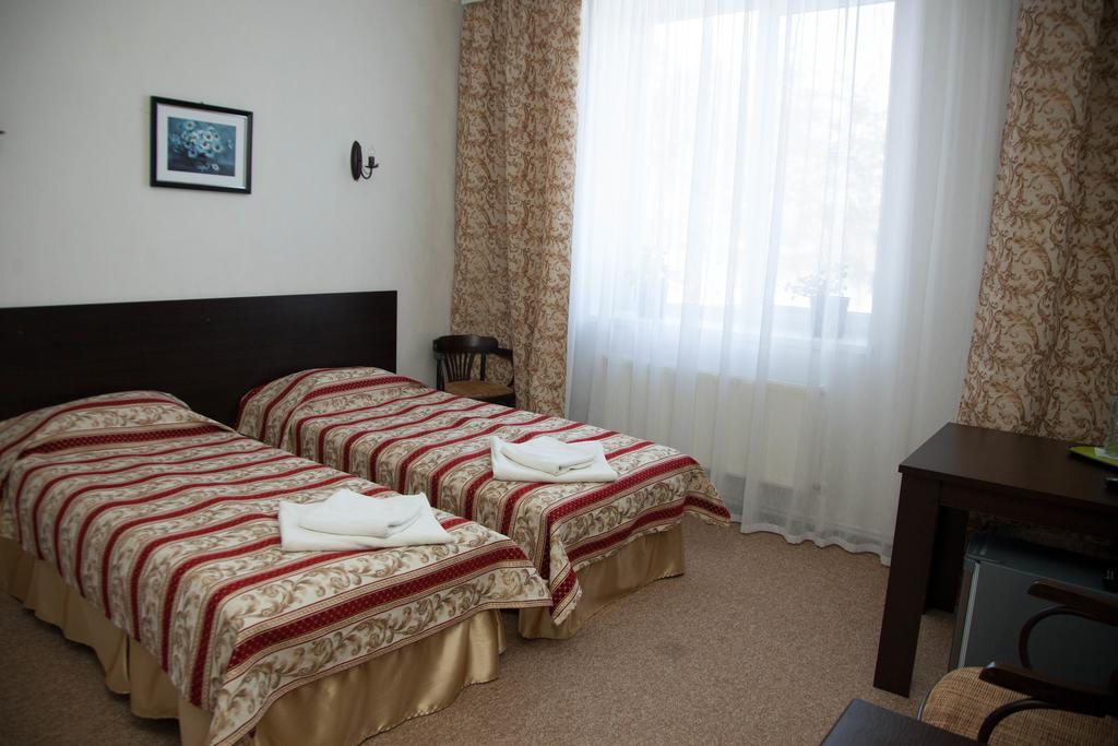Florentina Hotel Edinet Phòng bức ảnh