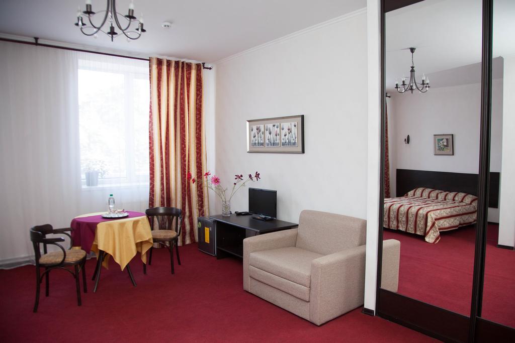 Florentina Hotel Edinet Phòng bức ảnh