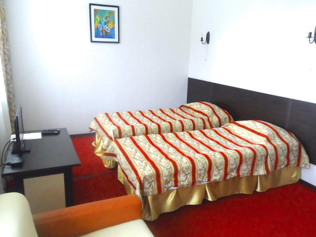 Florentina Hotel Edinet Ngoại thất bức ảnh